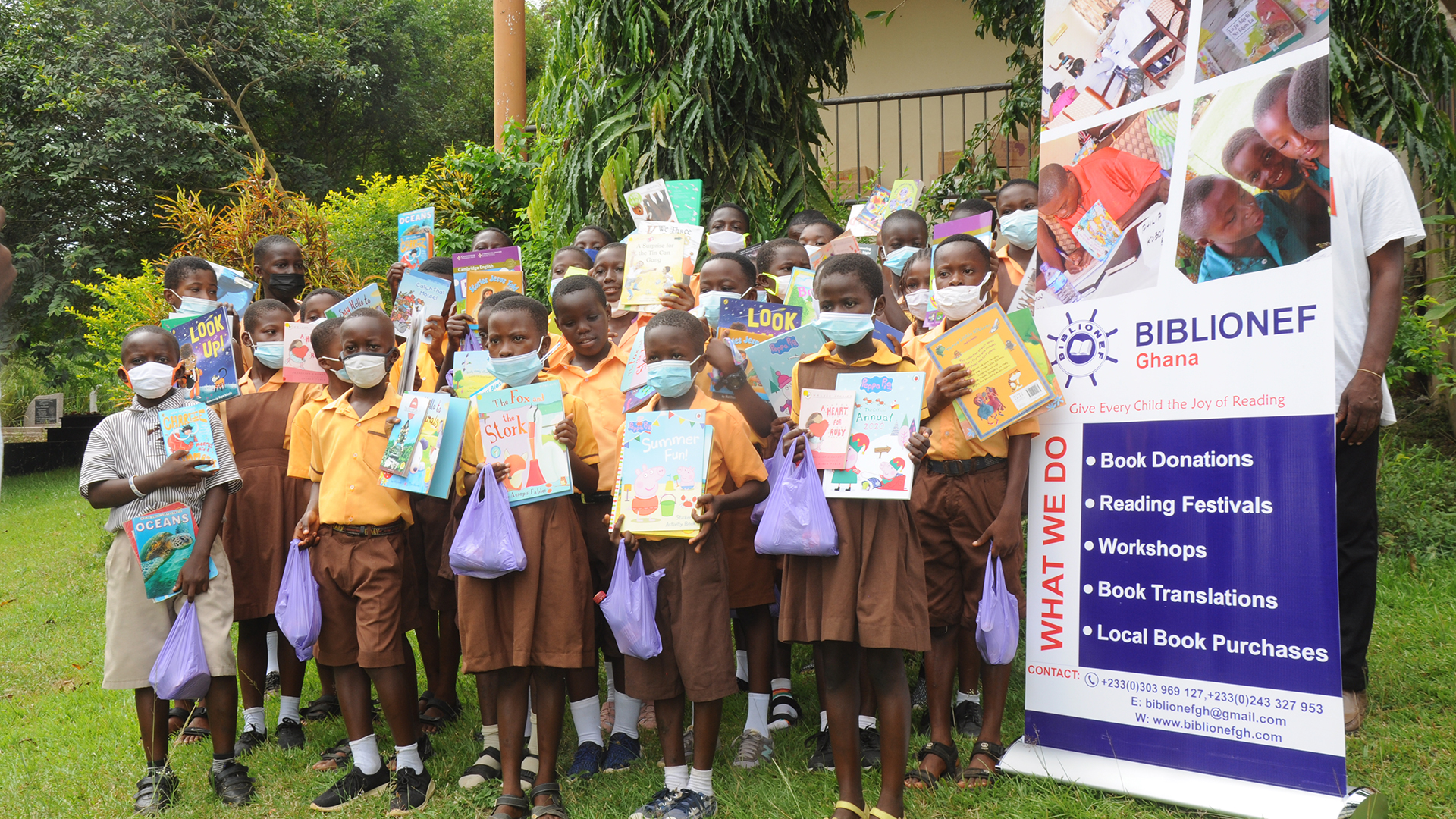 Een boek om te bewaren en thuis te lezen! 600 boeken voor 600 kinderen in Assin Nkran, Ghana